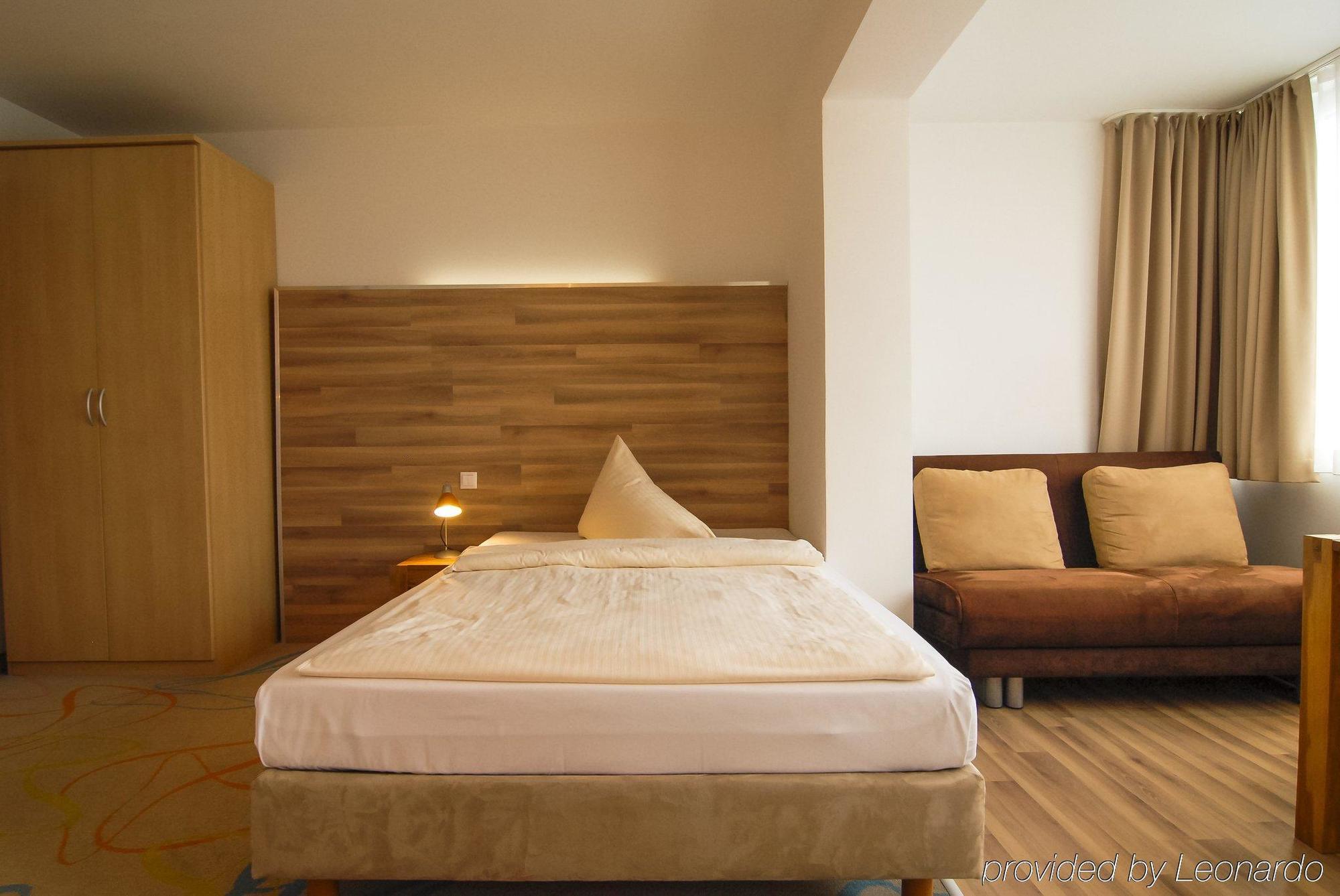 Petul Apart Hotel City Garden Есен Екстериор снимка