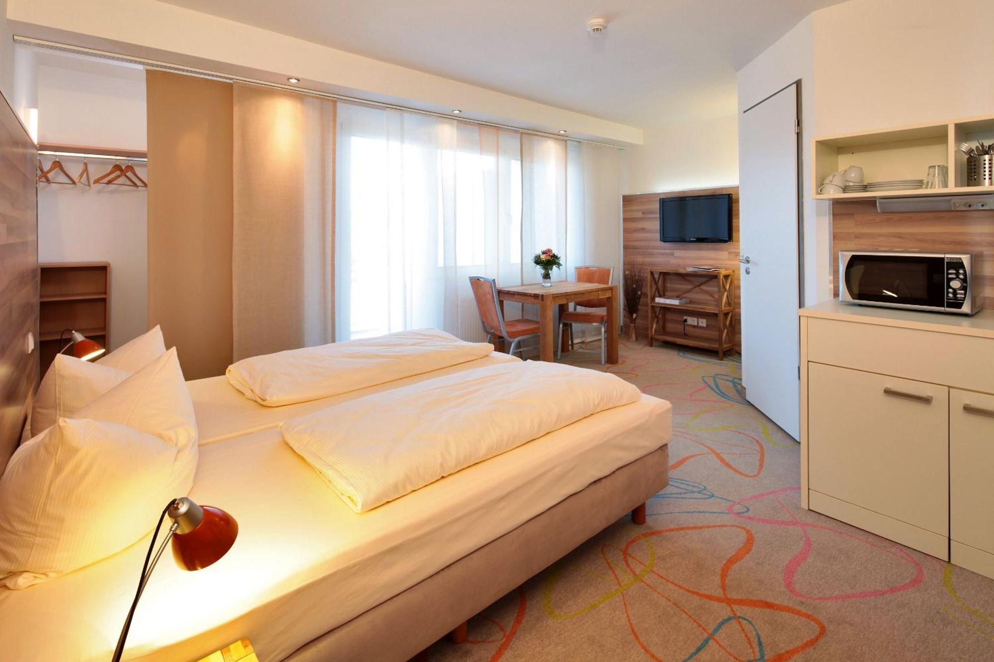Petul Apart Hotel City Garden Есен Екстериор снимка