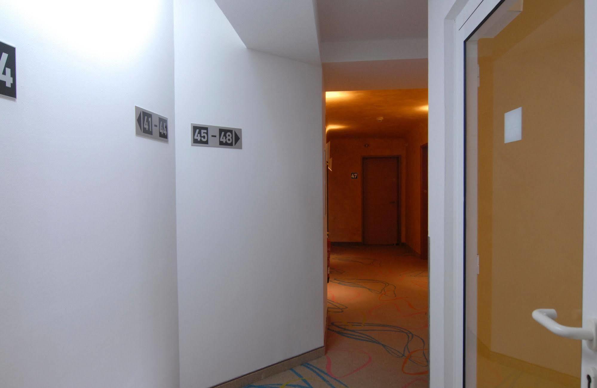 Petul Apart Hotel City Garden Есен Екстериор снимка
