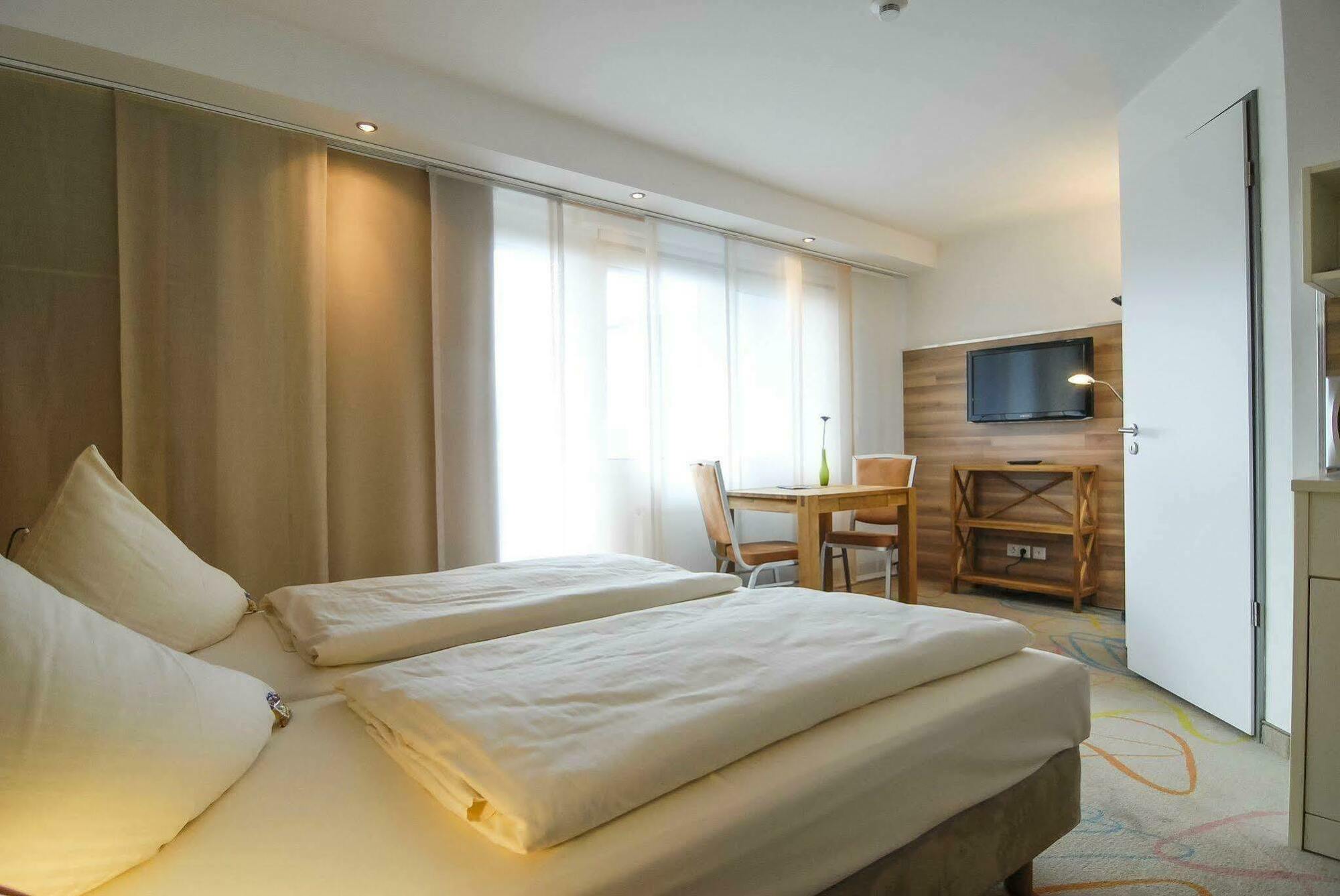 Petul Apart Hotel City Garden Есен Екстериор снимка