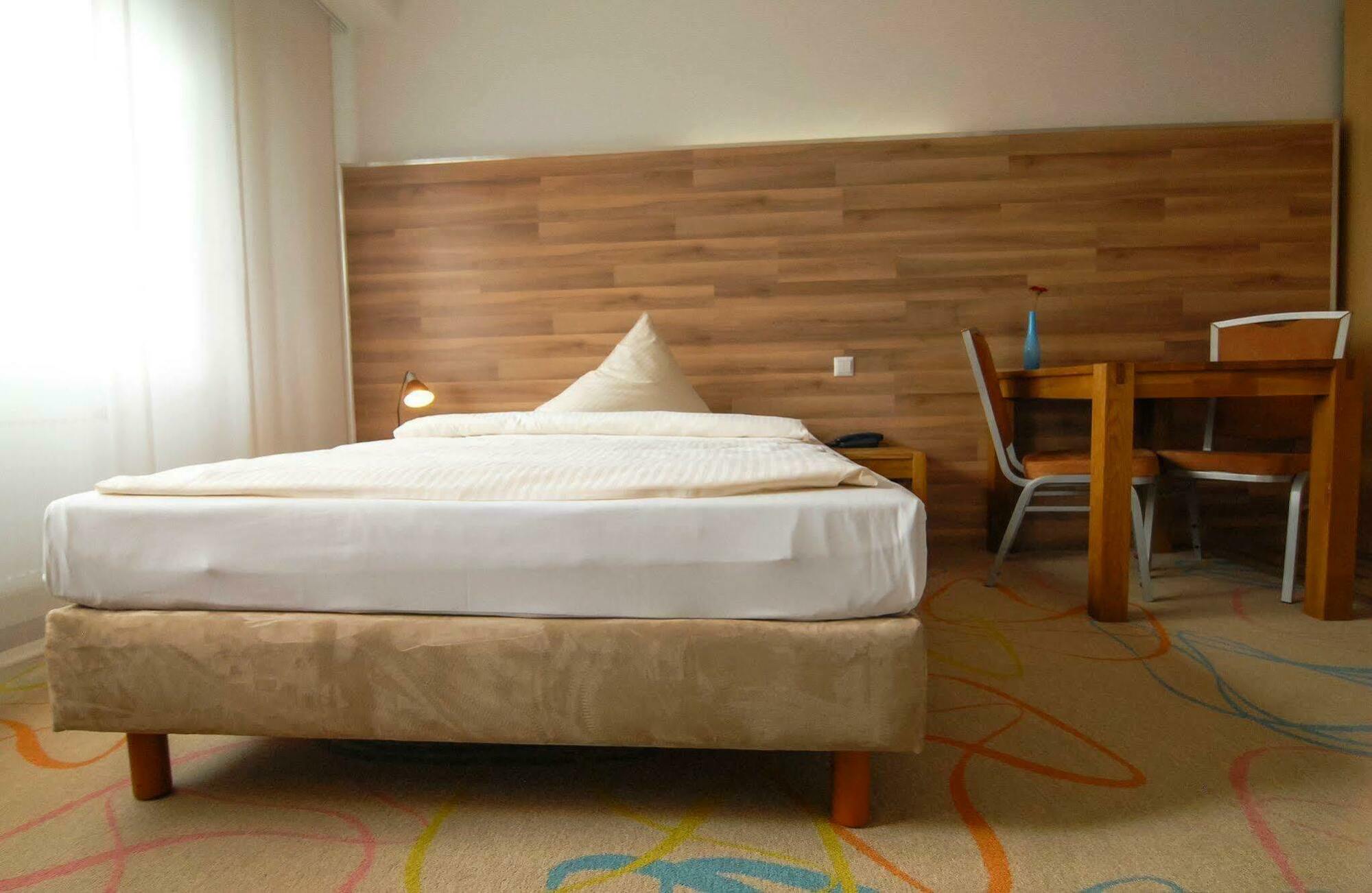 Petul Apart Hotel City Garden Есен Екстериор снимка